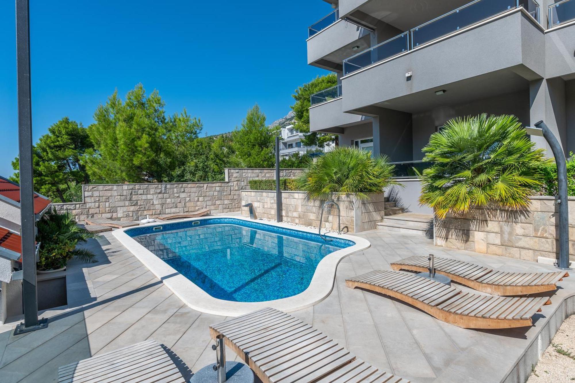 Em * Makarska