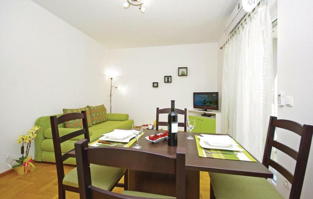 Em Apartma Makarska