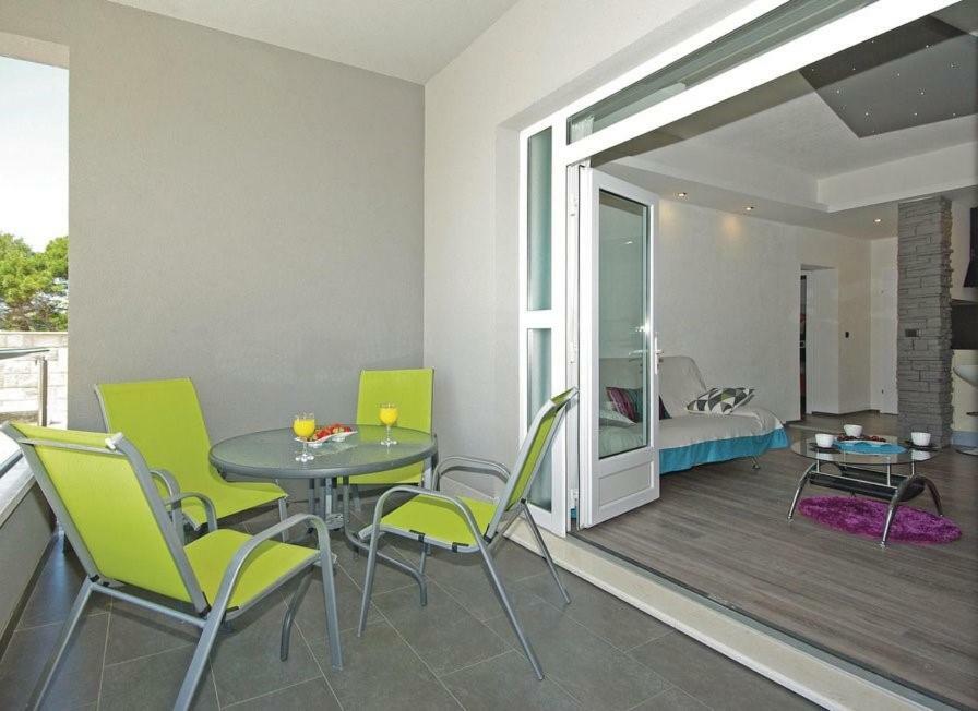 Apartma Em *