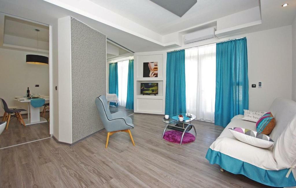 Em Apartma Makarska