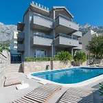 Villa Em